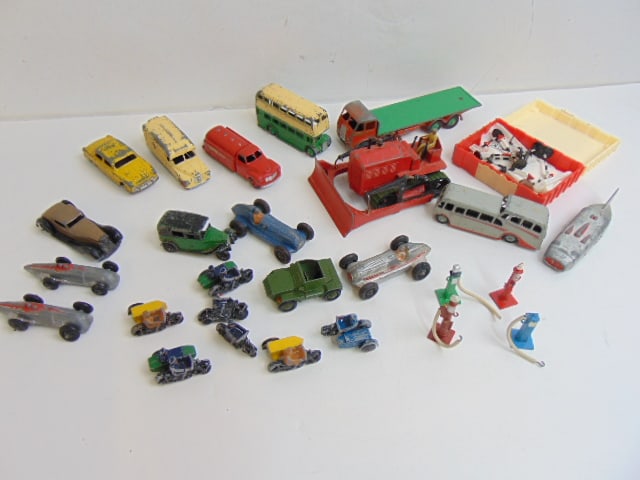 Lot Dinky Toy cars, trucks, bulldozer, race cars, bus, more, all in used condition, loss of paint (1 of 6)