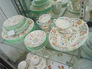 Set Minton china, porcelain dinnerware, "Haddon Hall", 7 dinner plates, 6 bread plates, 6 cake plat