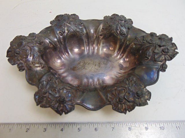 Art nouveau sterling silver bowl, floral decorated, 11.5 troy (1 of 4)