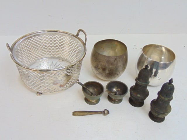 Lot sterling silver, reticulated bowl with glass insert, two silver cups, more, 26 troy (1 of 4)