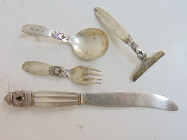 Georg Jensen lot, knife, child's fork, spoon & scraper, 3.5 troy (1 of 5)