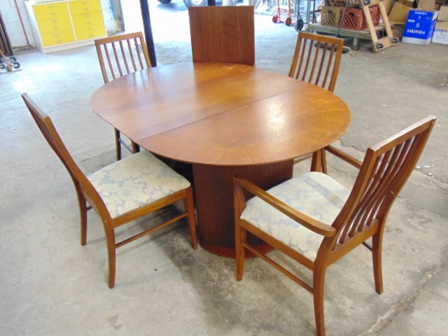 Round table with 4 chairs by Lane, Lane table No 16969, with 2 leaves, by The Lane C., Inc., (1 of 11)