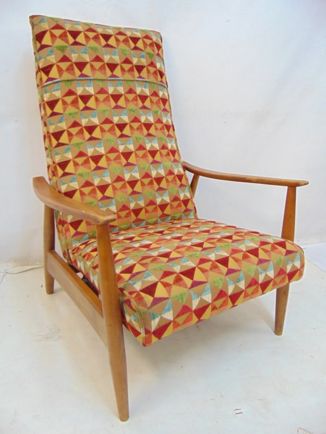Mid Century chair, Milo Baughman, Trio Lounger No. 74, with pull out footrest, top section: Mid Century chair, Milo Baughman, Trio Lounger No. 74, with pull out footrest, top section loose, no breaks, issues, chair is 29" wide, 28" deep, height is 40.5"