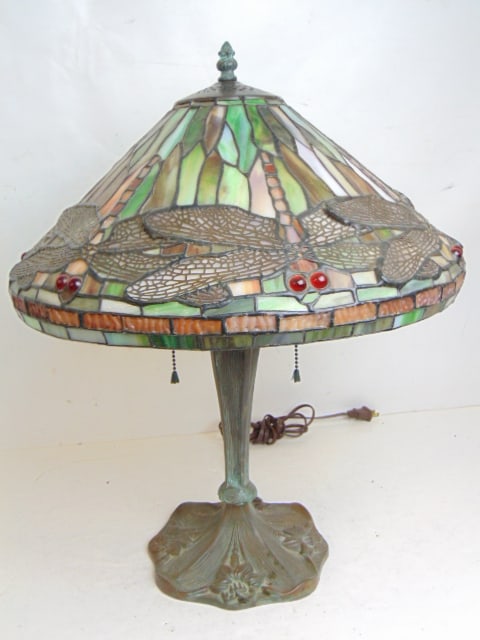 Table lamp with leaded shade, dragonfly pattern, daffodil decorations in base, excellent quality (1 of 6)