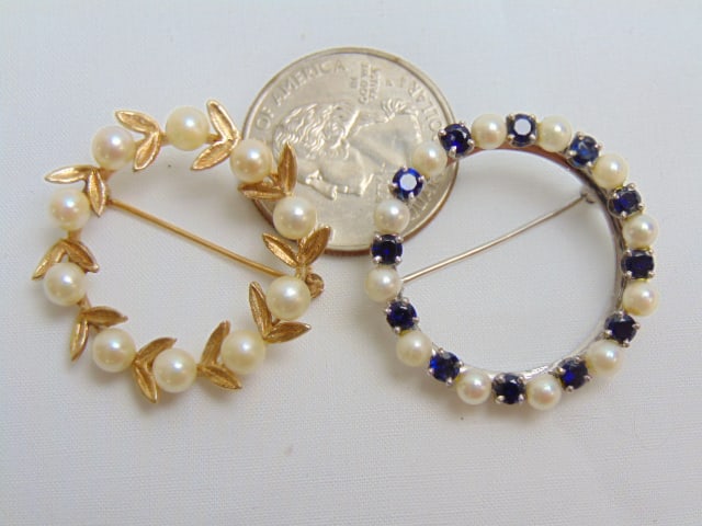 Jewelry. (2) Gold pearl pins/brooches, white gold pearl & sapphire round pin hallmark 14k, 6.10 (1 of 5)