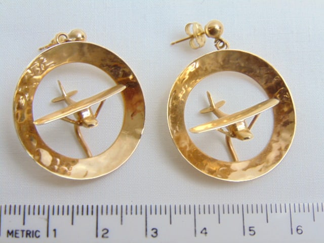 Jewelry. Pair Gold airplane earrings, 6.70 grams, post earrings hallmark 14k, 1 1/8" x 1 1/8" good: Jewelry. Pair Gold airplane earrings, 6.70 grams, post earrings hallmark 14k, 1 1/8" x 1 1/8" good condition