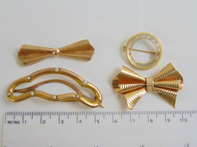 Jewelry. (4) Gold pins, 15.50 grams, textured box pin hallmark 14k other 3 pins all tested 14kt, one (1 of 5)