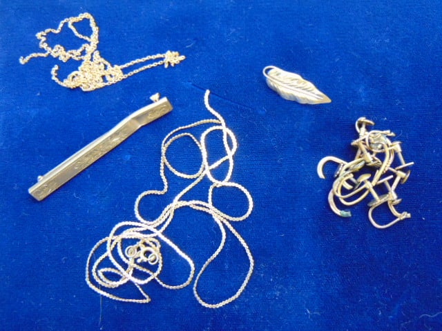 Jewelry. Misc gold pieces to include 2 broken 14k chains 1.18 grams & 2.17 grams; 10k bent bar pin 2 (1 of 4)