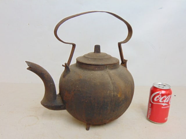 Antique cast iron kettle, with lid, swing handle, on three small feet, 12.75" wide, 9" deep (11" (1 of 4)