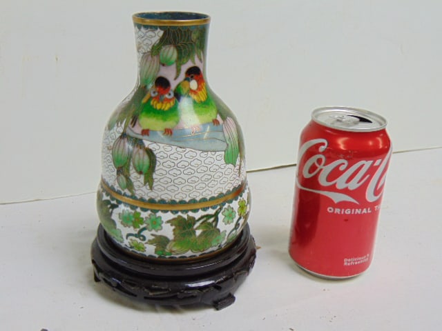 Cloisonne vase: Cloisonne vase