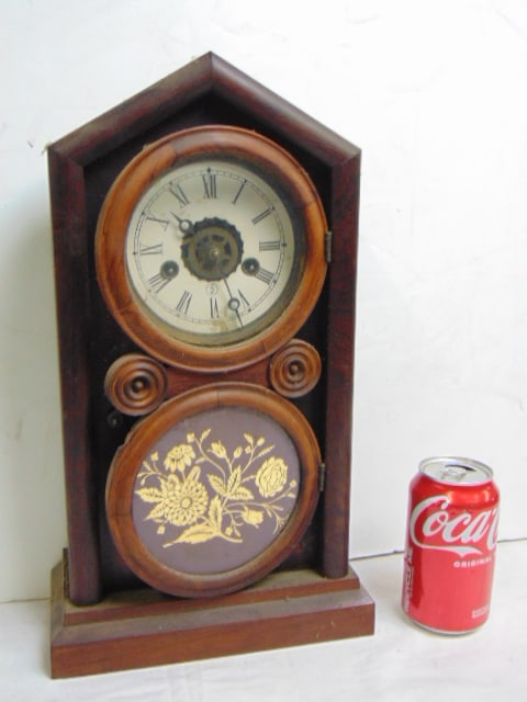 Ingraham Victorian figure 8 clock (1 of 2)