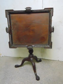 Tray top tilt top table