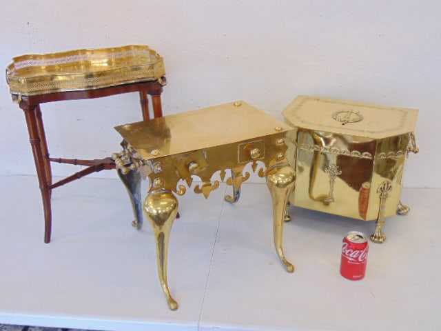 Lot 3 brass hearth items (1 of 2)