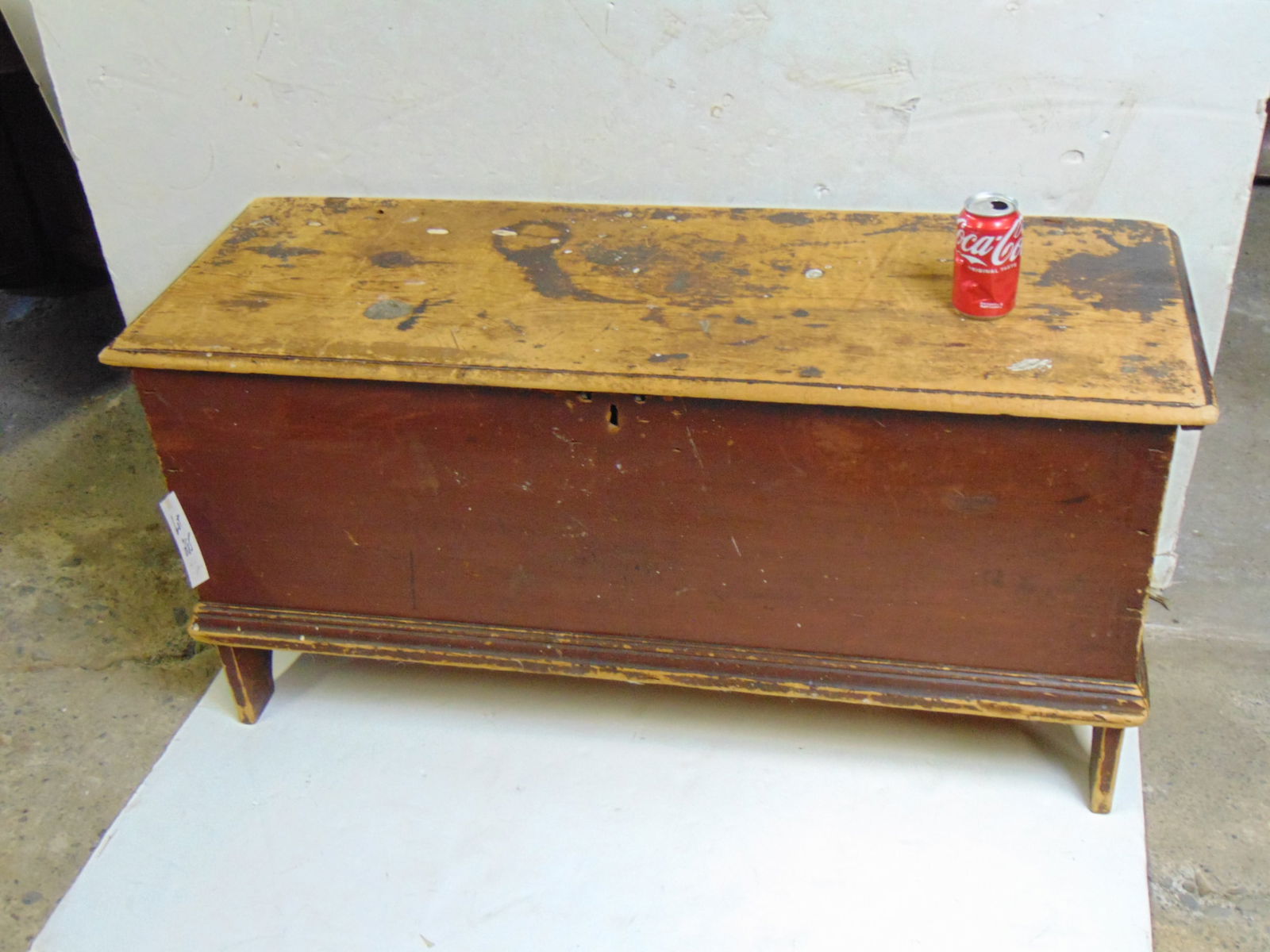 Early blanket box in red (1 of 3)