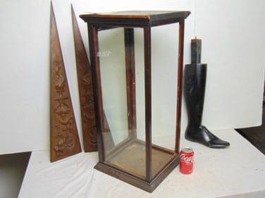 Showcase carvings and boot sign