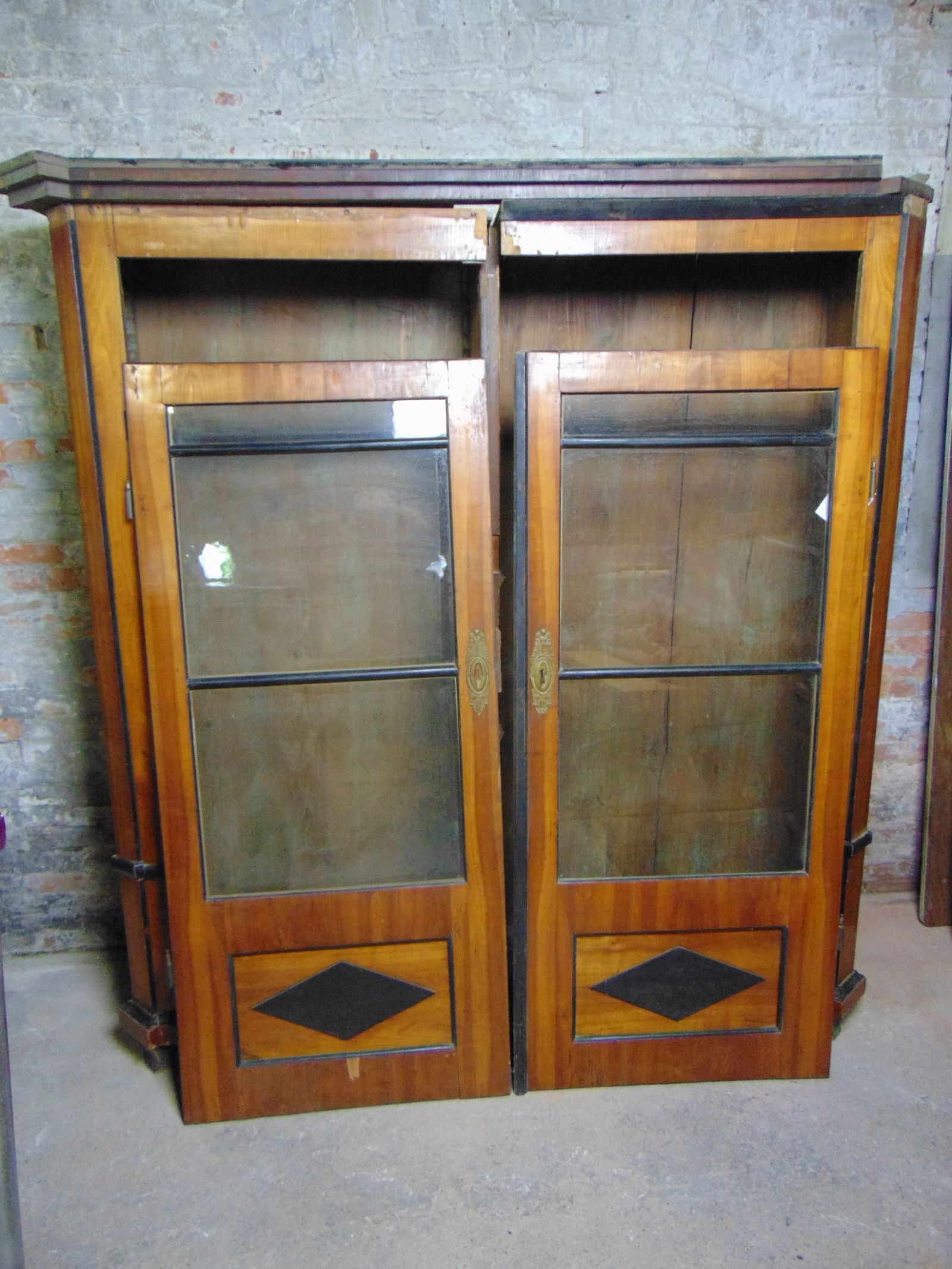 Biedermeier cabinet, needs restoration (1 of 4)
