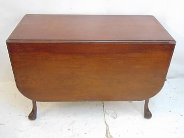 Philadelphia style 18th century gate leg table, mahogany, 41 1/2" x 19" (closed) height 29.75" good