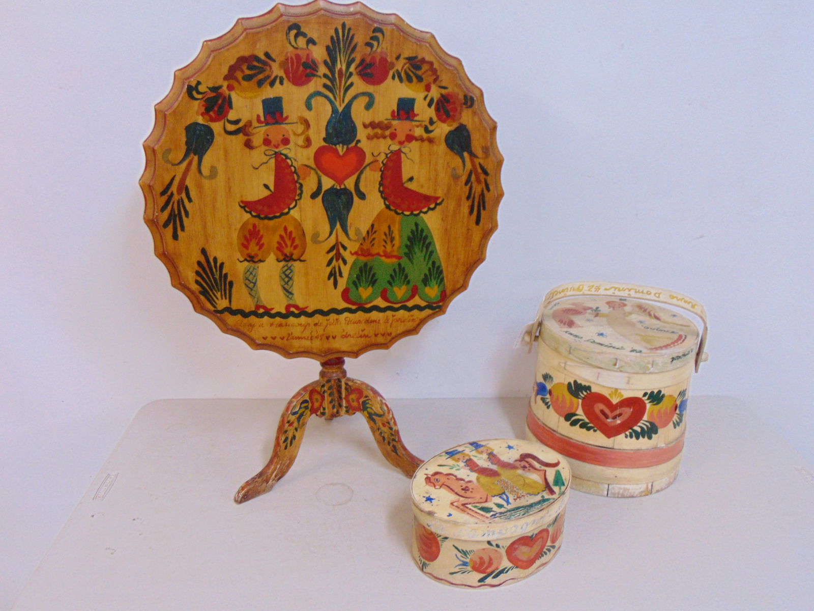 Peter Hunt paint decorated tilt top table & firkin, oval covered box,  diminutive table is 29" (as (1 of 9)