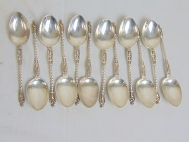 Set of 12 hallmarked tea spoons with apostle figures, 5.5 troy