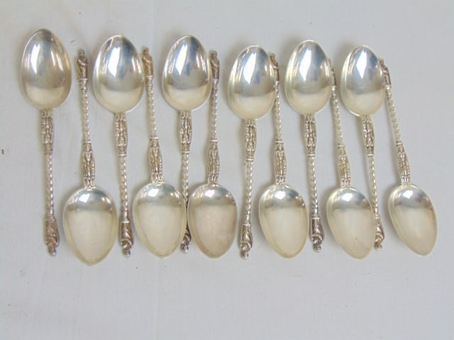 Set of 12 hallmarked tea spoons with apostle figures, 5.5 troy: Set of 12 hallmarked tea spoons with apostle figures, 5.5 troy