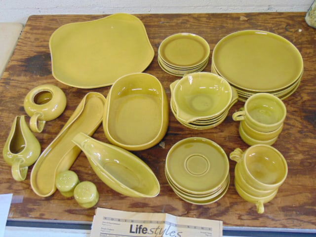Russel Wright china, Steubenville, nice collection, see photo for count of items (1 of 5)