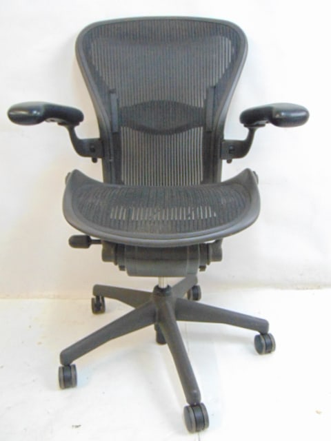 Herman Miller Aeron office chair, model B, mesh good.: Herman Miller Aeron office chair, model B, mesh good.
