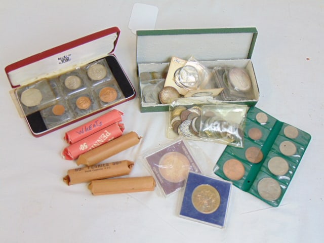 Coin lot, various foreign coins, sets, 5 rolls with pennies (1 of 3)