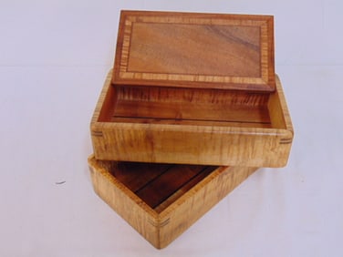 Inlaid wood box by Timothy Lydgate (The Golden Bough), two part box, upper section has hinged lid,
