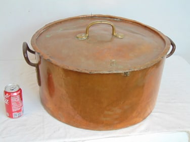 Large copper lidded pot with brass handle by Mutual, N.Y. City, lid has loose edge, 21" in diameter