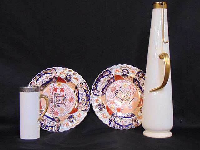 Coalport cup & matching pitcher with gilt accents plus two English Imari plates, Coalport pitcher (1 of 8)