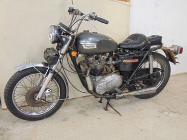 1973 Triumph motorcycle, Bonneville 750, with clear title, was running but has been sitting, may