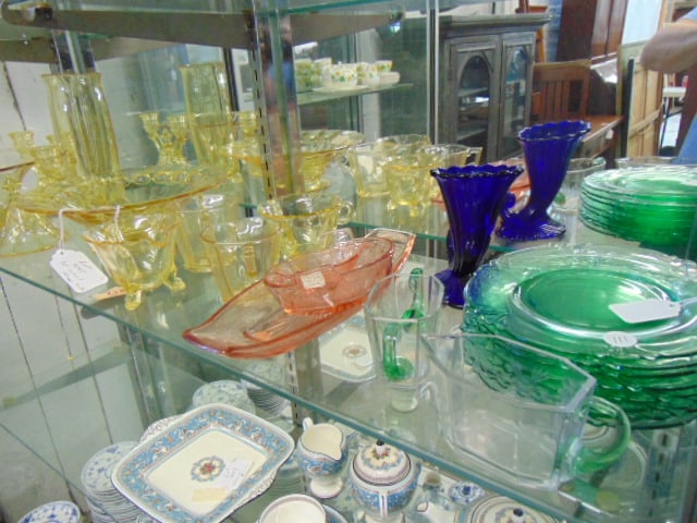 Large lot of glass, Heisey & other, plates, bowls, candlesticks, vase, etc.. (1 of 4)