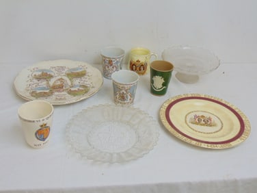 Commemorative royal family lot, Queen Elizabeth & King George VI plus Queen Victoria, 5 mugs, cups