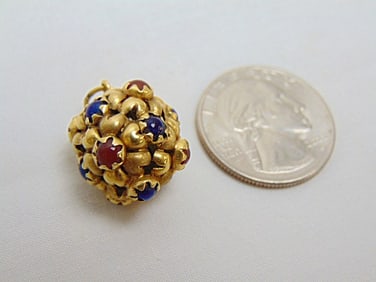 Jewelry. 18kt Gold Charm w/ stones, lapis & carnelian, 4.25 grams, approx. 3/4" includes bail.