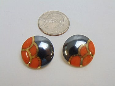 Jewelry. 14kt Vintage 80's clip on button earrings with inlaid stone, 14.65 grams, good condition
