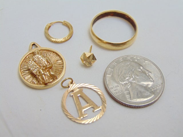 Jewelry. Misc Gold lot 4 pcs, 11/30 grams total weight to include 14kt band size 9 1/4'; 14kt (1 of 3)