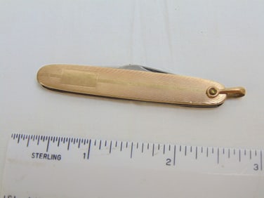 Jewelry. 14kt Gold pocket knife, 13.45 grams case is gold the two knives are stainless, engraved LNM