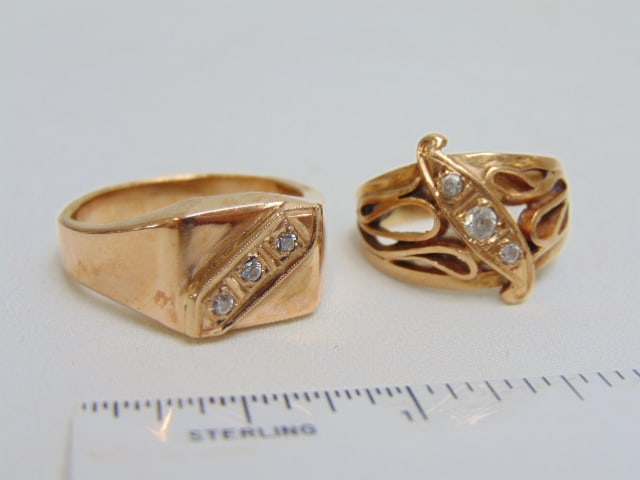 Jewelry. (2) Gold rings (1 of 6)