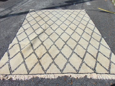 Room Size wool carpet, white with black diamond pattern, rug is 8'6" by 10'6"