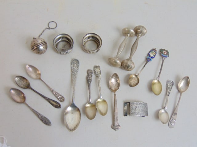 Sterling silver lot, tea spoons, rattlers, slats, 8 troy: Sterling silver lot, tea spoons, rattlers, slats, 8 troy