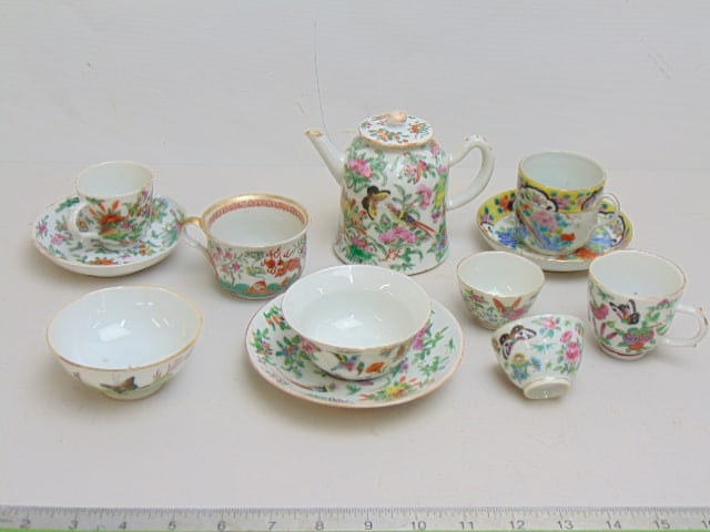 Chinese porcelain lot, small teapot, 3 cups & saucers, 4 misc., cups. (1 of 7)