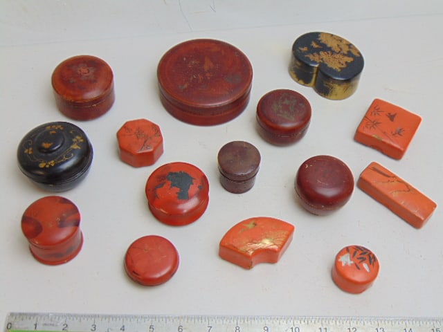 Collection of 15 small Asian lacquered boxes, various shapes & sizes (1 of 5)
