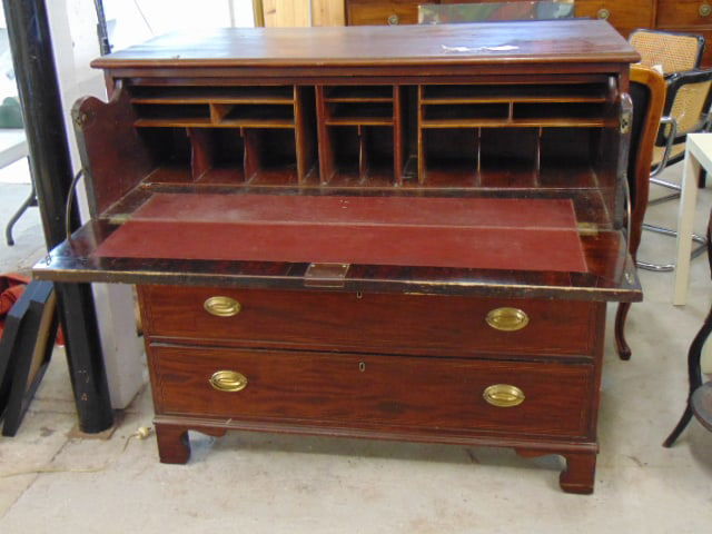 Mahogany butlers desk with inlaid detail, interior drawers are missing, chest is 47.5" wide, 23": Mahogany butlers desk with inlaid detail, interior drawers are missing, chest is 47.5" wide, 23" deep, height is 44"