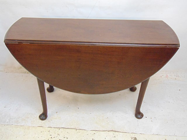 Antique Queen Anne drop leaf table, 45.5" wide, 45.5" round with leaves up, top is loose. (1 of 5)