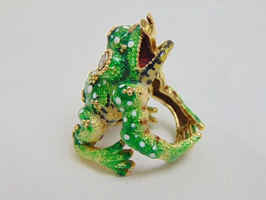 Jewelry. 18kt yellow gold enamel Frog ring diamond eyes, 26.70 grams, size 6, tested for 18k,