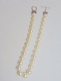 Jewelry. 14k white gold pearl necklace diamond clasp white gold, each pearl approx. 14mm, 29 pearls