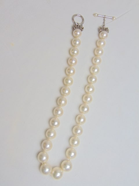 Jewelry. 14k white gold pearl necklace diamond clasp white gold, each pearl approx. 14mm, 29 pearls: Jewelry. 14k white gold pearl necklace diamond clasp white gold, each pearl approx. 14mm, 29 pearls total, toggle clasp, tested for 14k