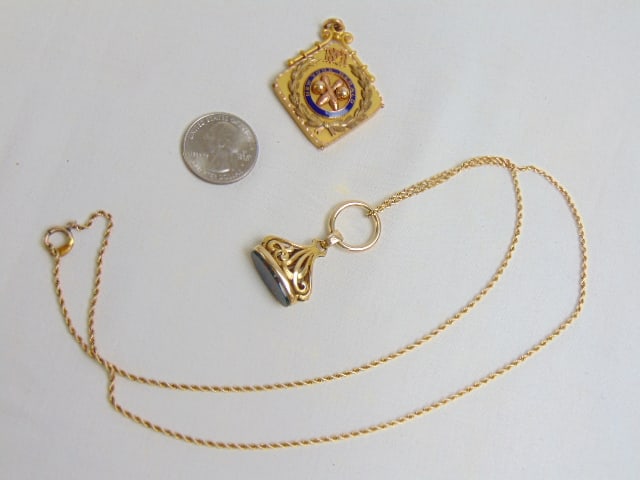 Jewelry. 2pc 10kt Gold Fob w/ blood stone & gold chain 15.30 grams total weight, tested for 10kt & (1 of 4)
