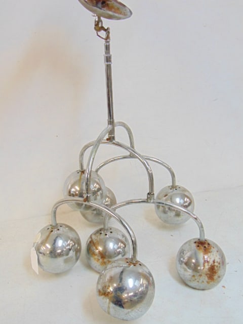 Robert Sonneman 7 light chrome mid Century hanging fixture, chandelier, 24" tall, 22" wide (varies),: Robert Sonneman 7 light chrome mid Century hanging fixture, chandelier, 24" tall, 22" wide (varies), chrome shows some light pitting, rust (arms) one globe shows excessive rust