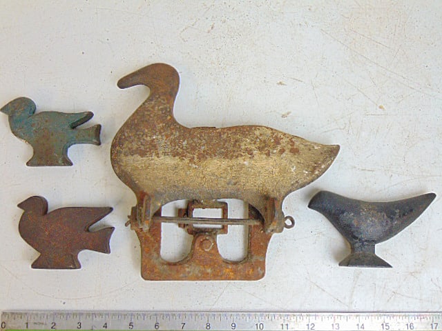 4 iron shooting gallery targets, hinged duck and three birds, duck is 9" by 7": 4 iron shooting gallery targets, hinged duck and three birds, duck is 9" by 7"